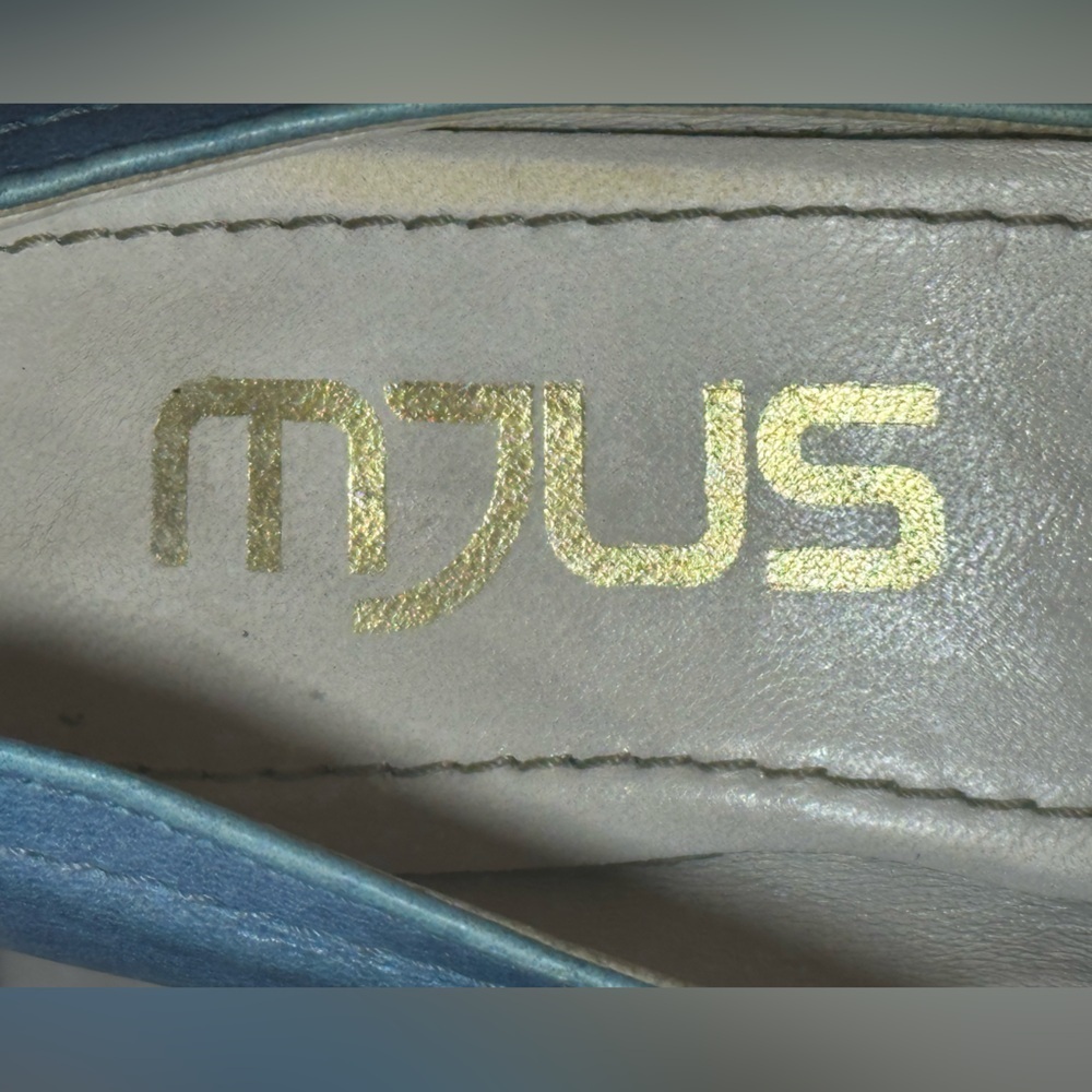 MJUS. blue leather block heel shoe size 38 EU (8US) - Picture 4 of 8